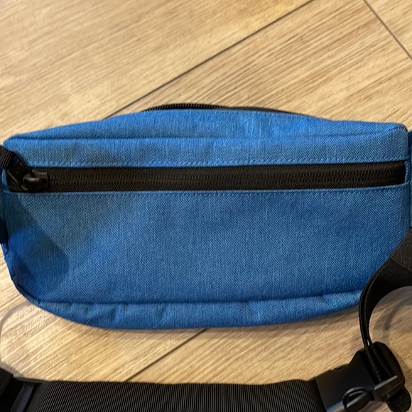 Quiksilver Jungler 1.5L Fanny Pack - Picture 4 of 5